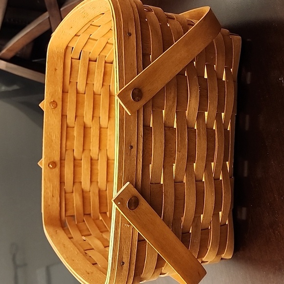 1998 Longaberger Cake Basket - Picture 1 of 6